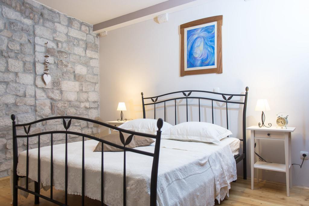 Apartment Capo Residence - Old Town - Parking Trogir Exterior photo