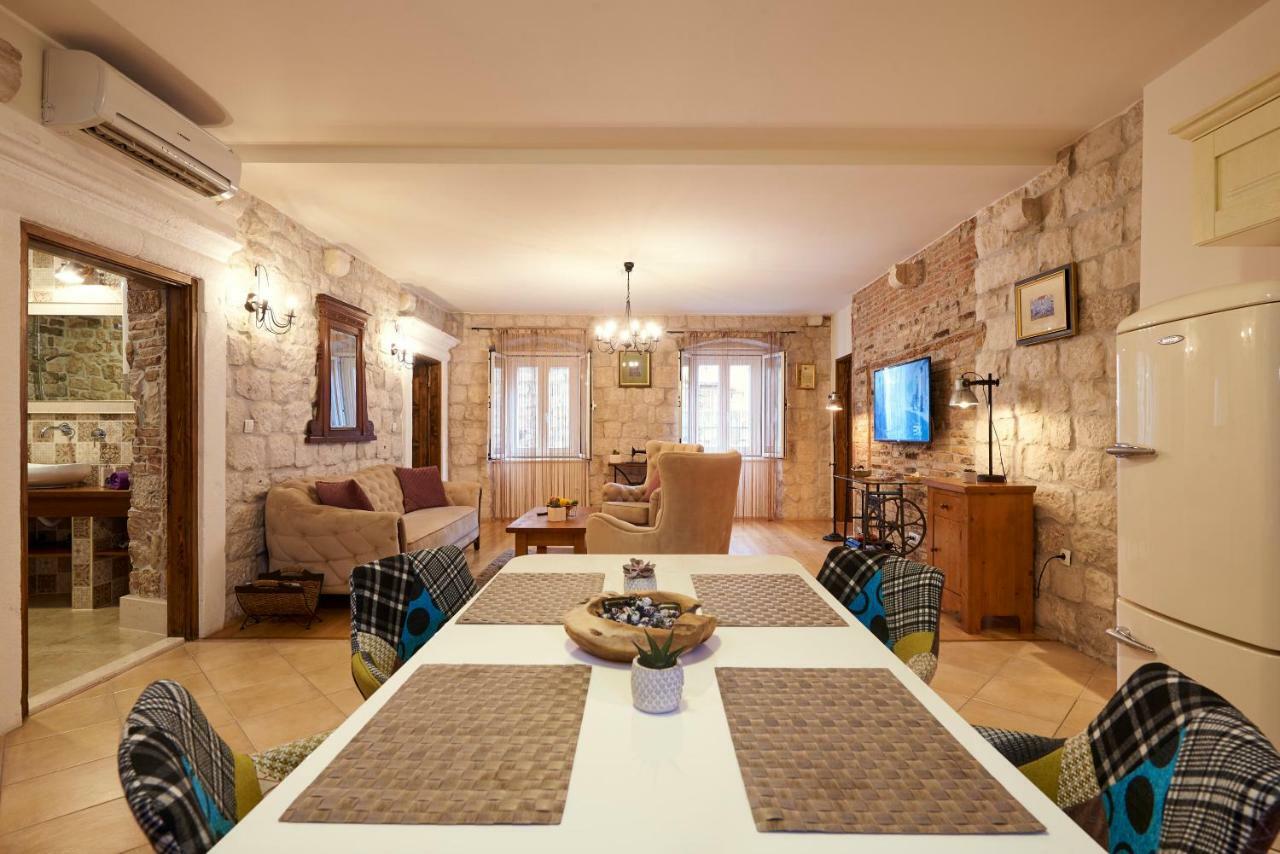Apartment Capo Residence - Old Town - Parking Trogir Exterior photo