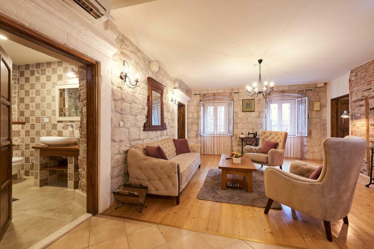 Apartment Capo Residence - Old Town - Parking Trogir Exterior photo