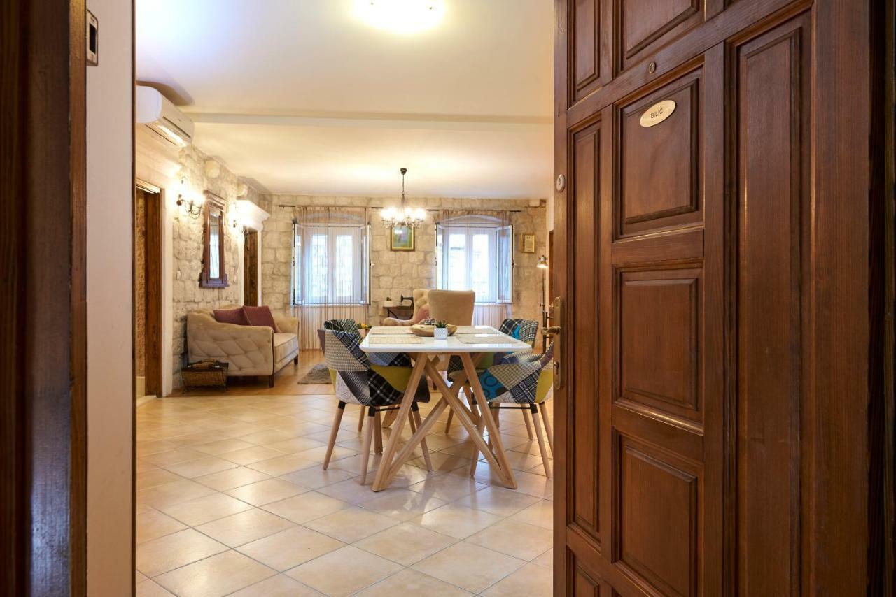 Apartment Capo Residence - Old Town - Parking Trogir Exterior photo