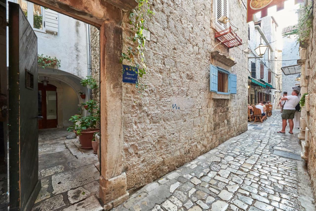 Apartment Capo Residence - Old Town - Parking Trogir Exterior photo
